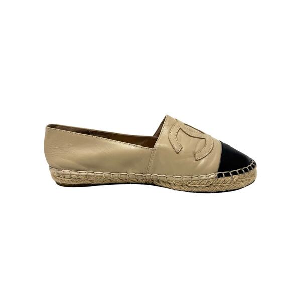 Chanel Beige Black Leather Cap Toe Espadrilles Size 39 Classic CC Logo Flats - Picture 4 of 12